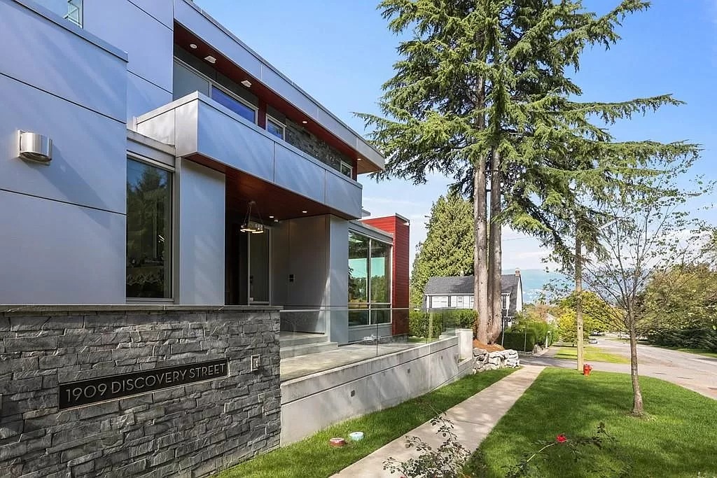 The Charming Modern House in Vancouver is an amazing home now available for sale. This home is located at 1909 Discovery St, Vancouver, BC V6R 0C8, Canada