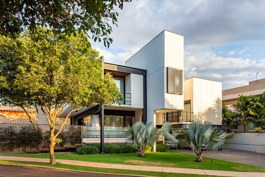 Courtyard House M.A. Stunning Luxurious Home in Brazil by Studio AFS