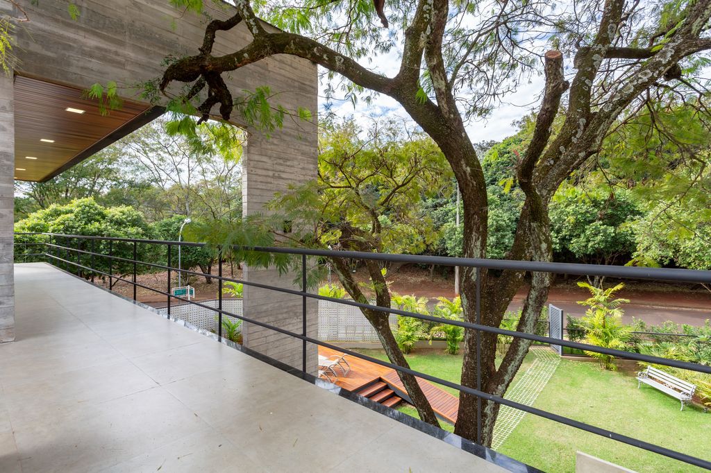 Courtyard-House-M.A.-Stunning-Luxurious-Home-in-Brazil-by-Studio-AFS-5