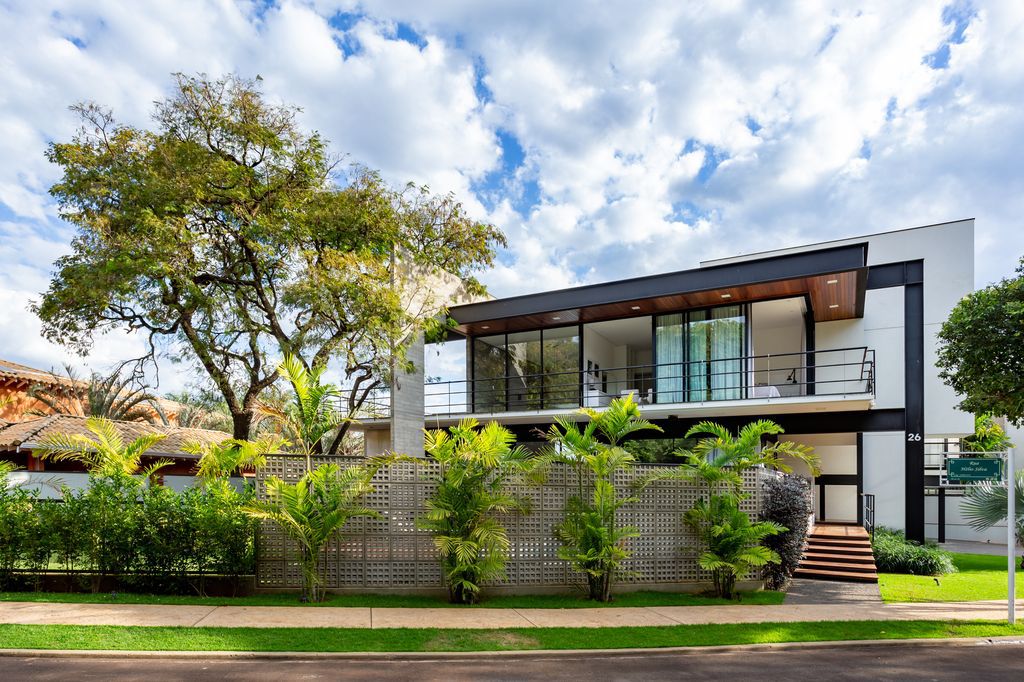 Courtyard House M.A. Stunning Luxurious Home in Brazil by Studio AFS
