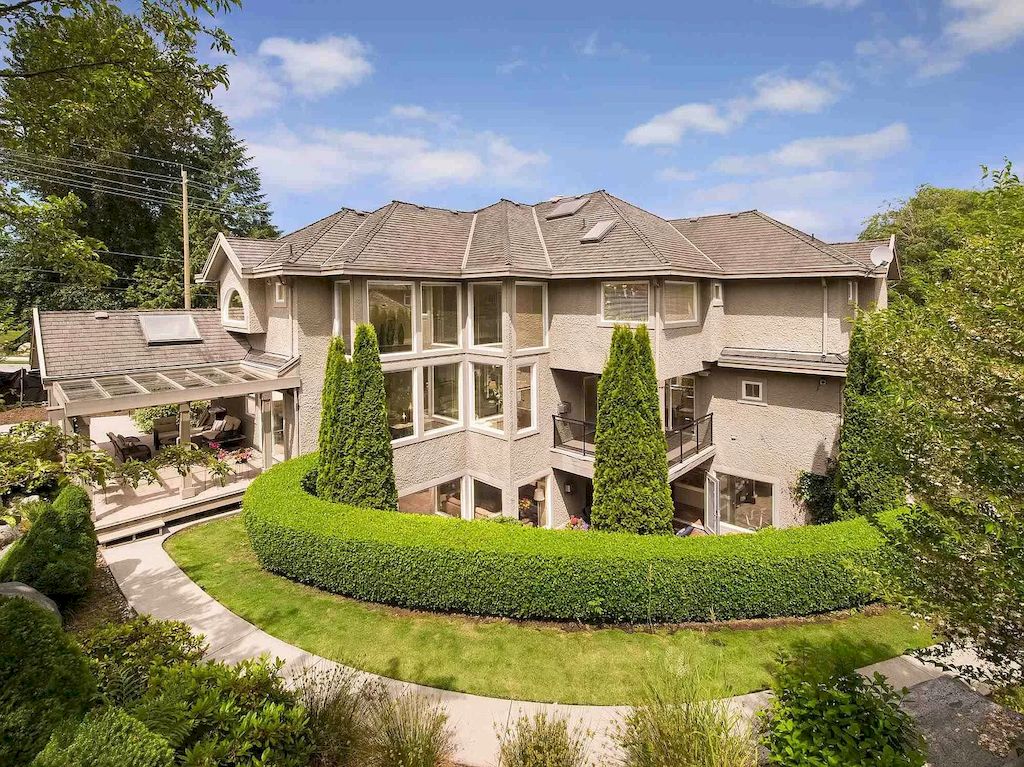 Elegant-amp-Functional-This-3-Storey-Luxury-Home-in-Surrey-Asks-C4488000-21_result