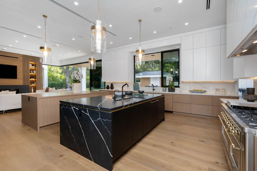 Elegantly-Awesome-Inspiring-New-Construction-Home-in-Encino-hits-the-Market-at-13795000-19