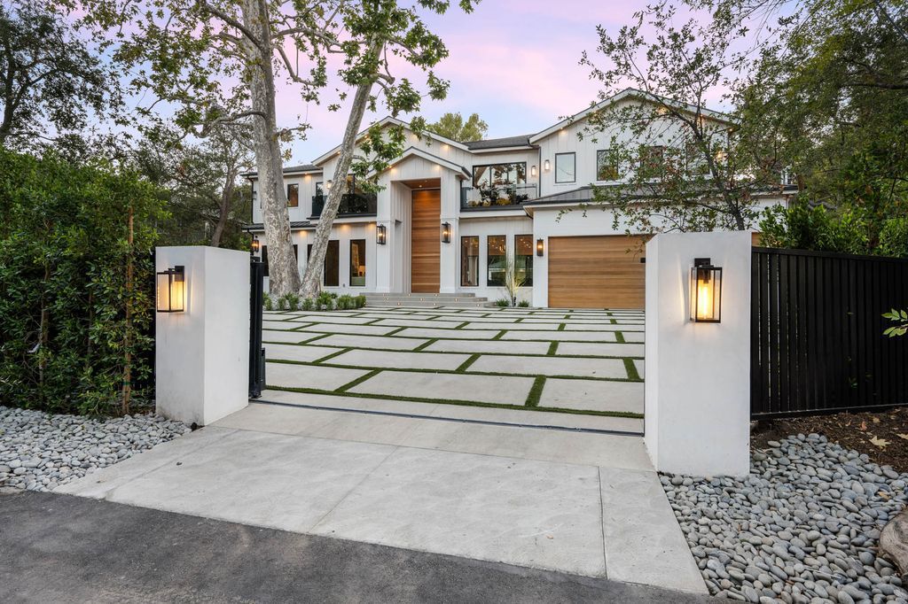 The Home in Encino is a breathtaking and awe inspiring new construction masterpiece affords the finest luxury experience now available for sale. This home located at 4565 Encino Ave, Encino, California