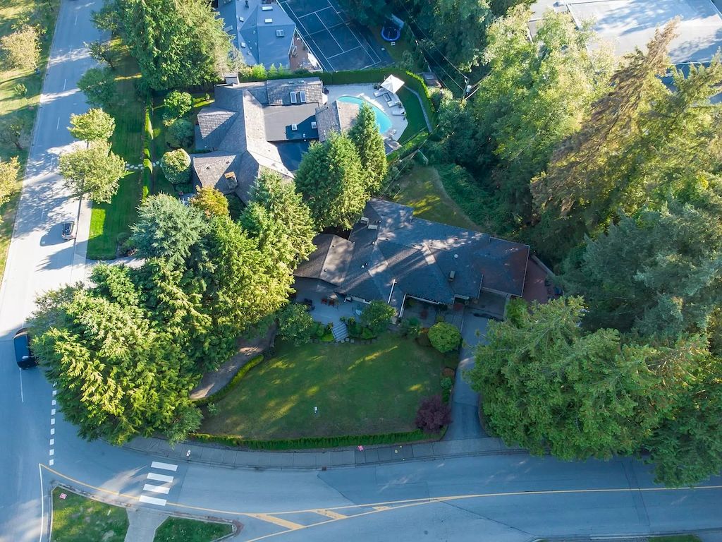 The Unique Park-like House in West Vancouver is a luxurious home now available for sale. This home located at 791 Southborough Dr, West Vancouver, BC V7S 1N3, Canada