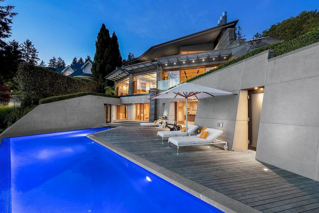 The World Class Luxury Estate in West Vancouver has 180 degree spectacular unobstructed ocean views now available for sale. This home located at 2910 Park Ln, West Vancouver, BC V7V 1E9, Canada