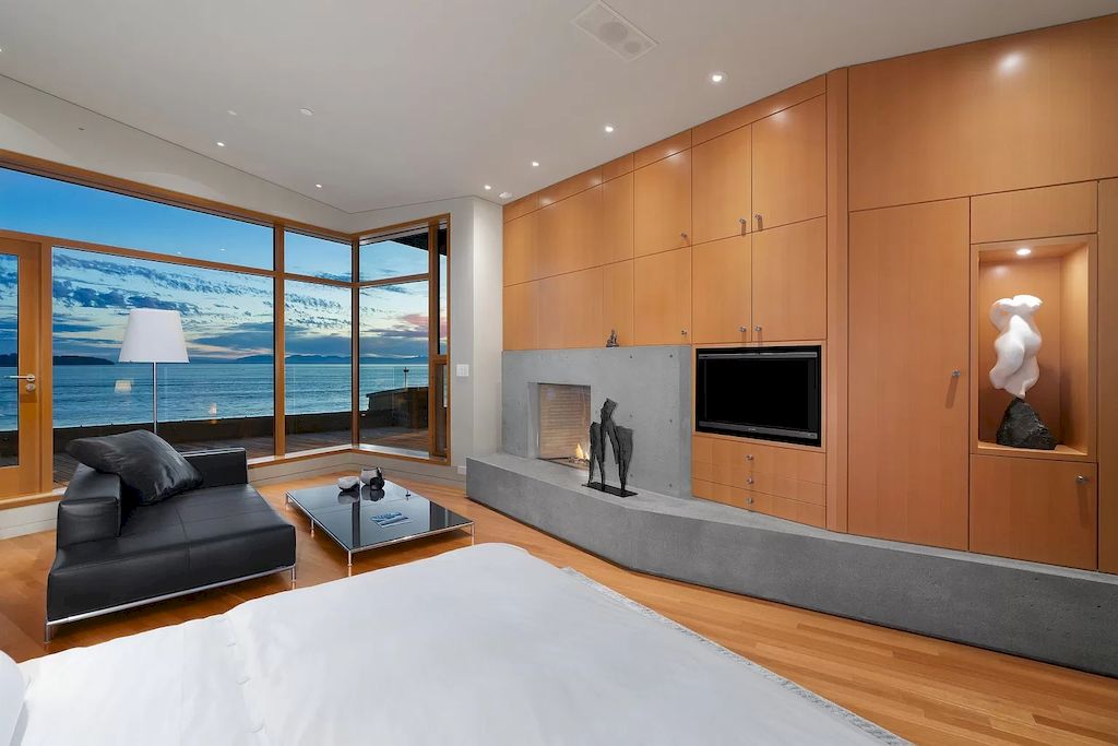 The World Class Luxury Estate in West Vancouver has 180 degree spectacular unobstructed ocean views now available for sale. This home located at 2910 Park Ln, West Vancouver, BC V7V 1E9, Canada