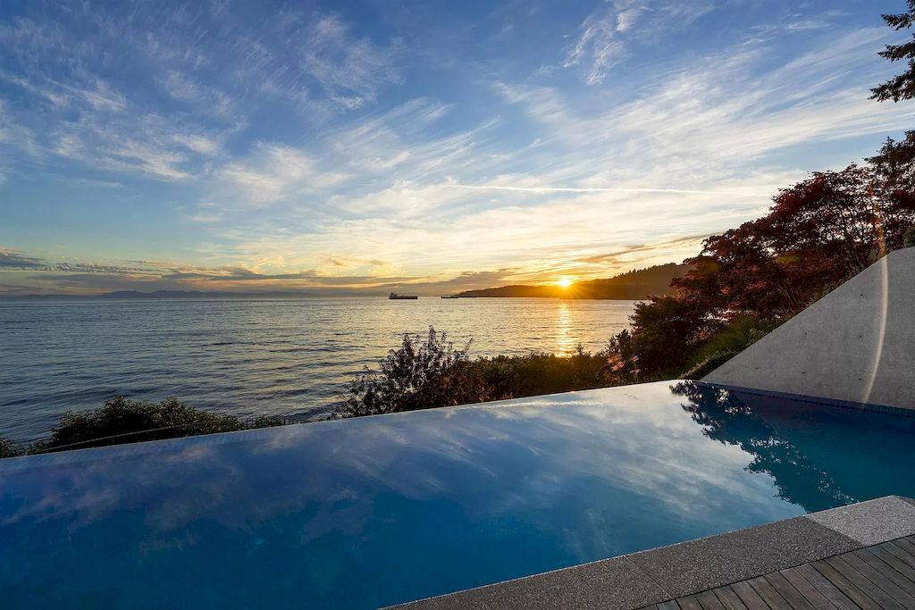 Experience-the-Energizing-Allure-of-the-Ocean-at-This-C26800000-World-Class-Luxury-Estate-in-West-Vancouver-37