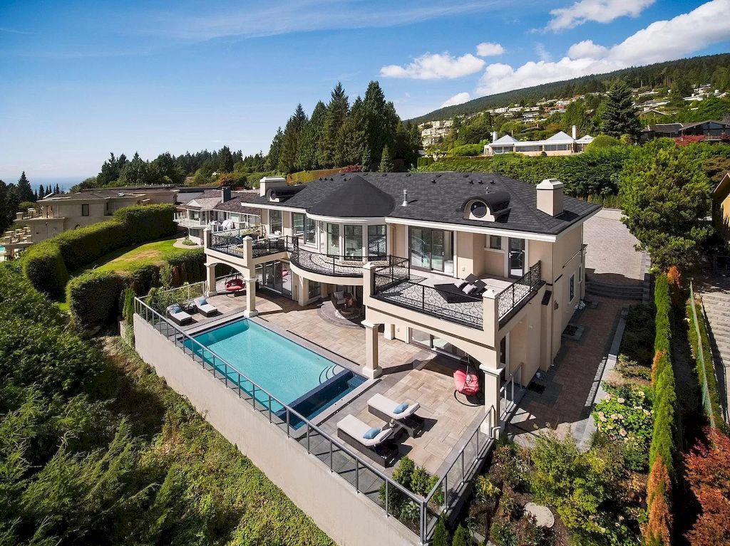 The Flawless Residence in West Vancouver is a truly impressive brand new home now available for sale. This home located at 1335 Chartwell Dr, West Vancouver, BC V7S 2R4, Canada