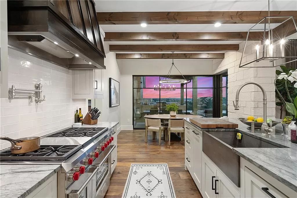 Gorgeous-Contemporary-Farmhouse-in-Austin-with-Breathtaking-Views-for-Sale-at-6250000-21