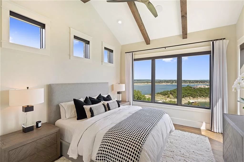 Gorgeous-Contemporary-Farmhouse-in-Austin-with-Breathtaking-Views-for-Sale-at-6250000-28