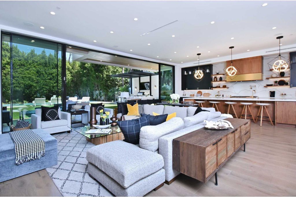 The Home in Encino is a gorgeous new construction with the warm organic natural materials have a sleek polished contemporary design now available for sale. This home located at 4544 Woodley Ave, Encino, California