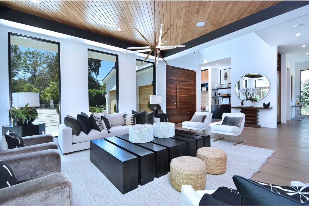 The Home in Encino is a gorgeous new construction with the warm organic natural materials have a sleek polished contemporary design now available for sale. This home located at 4544 Woodley Ave, Encino, California