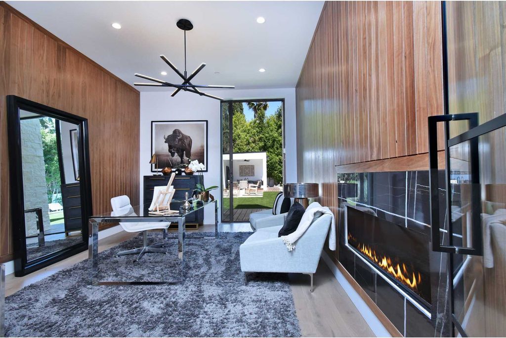 The Home in Encino is a gorgeous new construction with the warm organic natural materials have a sleek polished contemporary design now available for sale. This home located at 4544 Woodley Ave, Encino, California