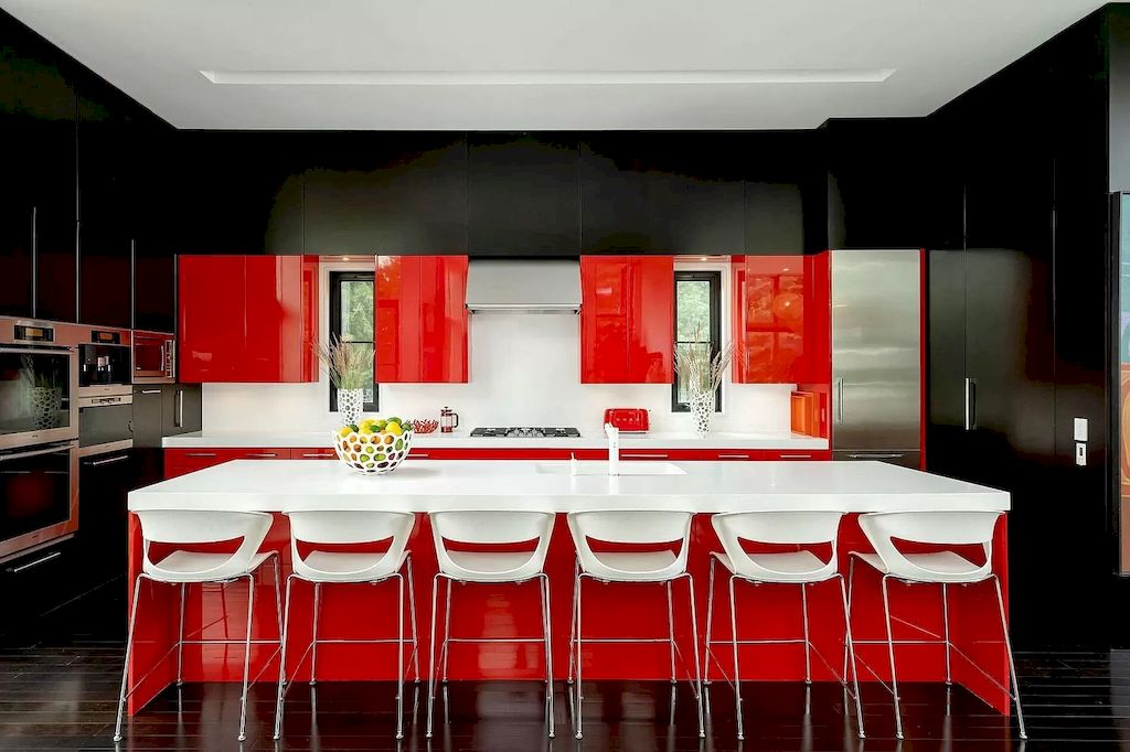 Who says you can only paint the kitchen walls to create a focal point? There's a more unique approach—try painting your favorite color on the kitchen island and decorate it. Decorating the kitchen island can instantly enhance its visual appeal and make it a noteworthy centerpiece in your culinary space. Consider adding eye-catching accessories like a fruit bowl or decorative tray on the island's surface. 