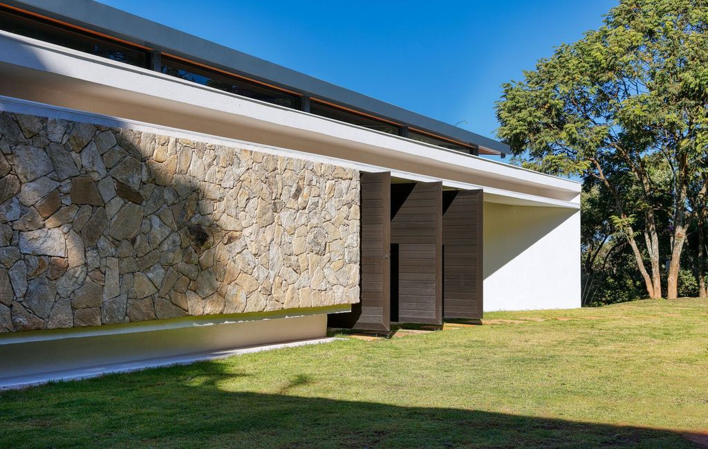 House-of-Stones-with-Stunning-Views-among-Nature-by-TETRO-Arquitetura-3