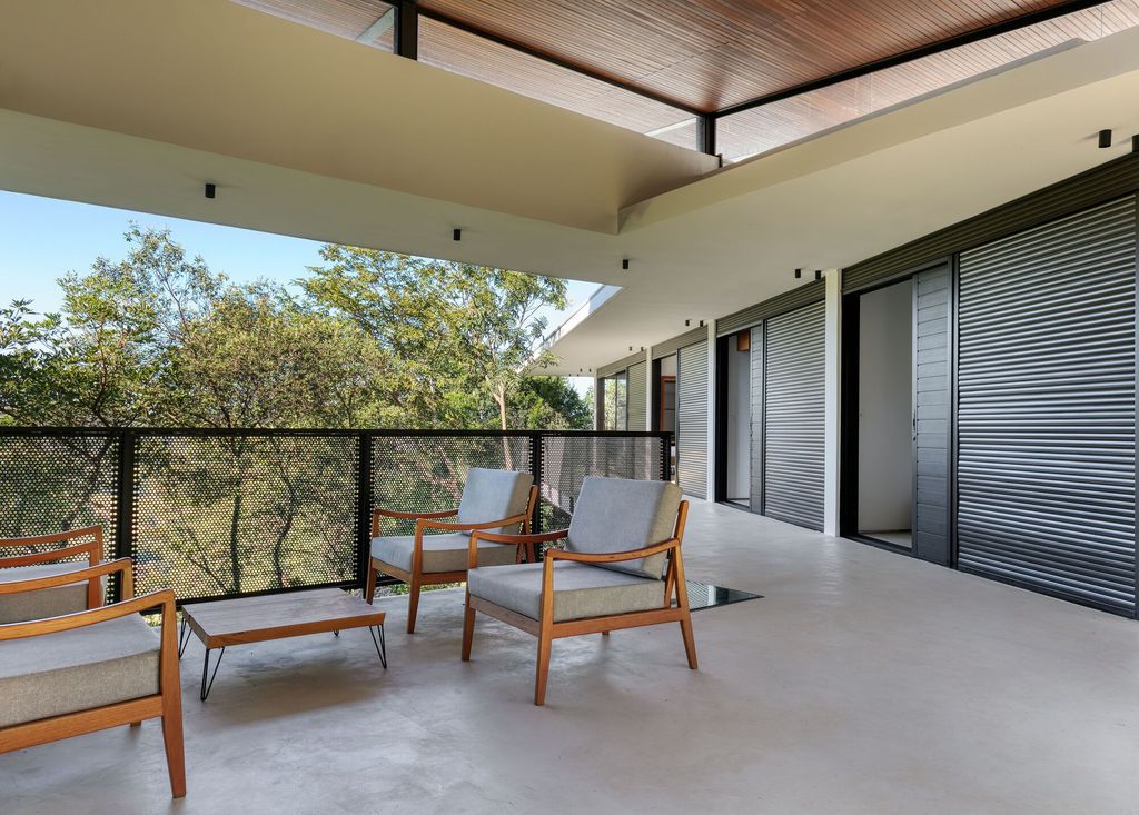 House of Stones with Stunning Views among Nature by TETRO Arquitetura