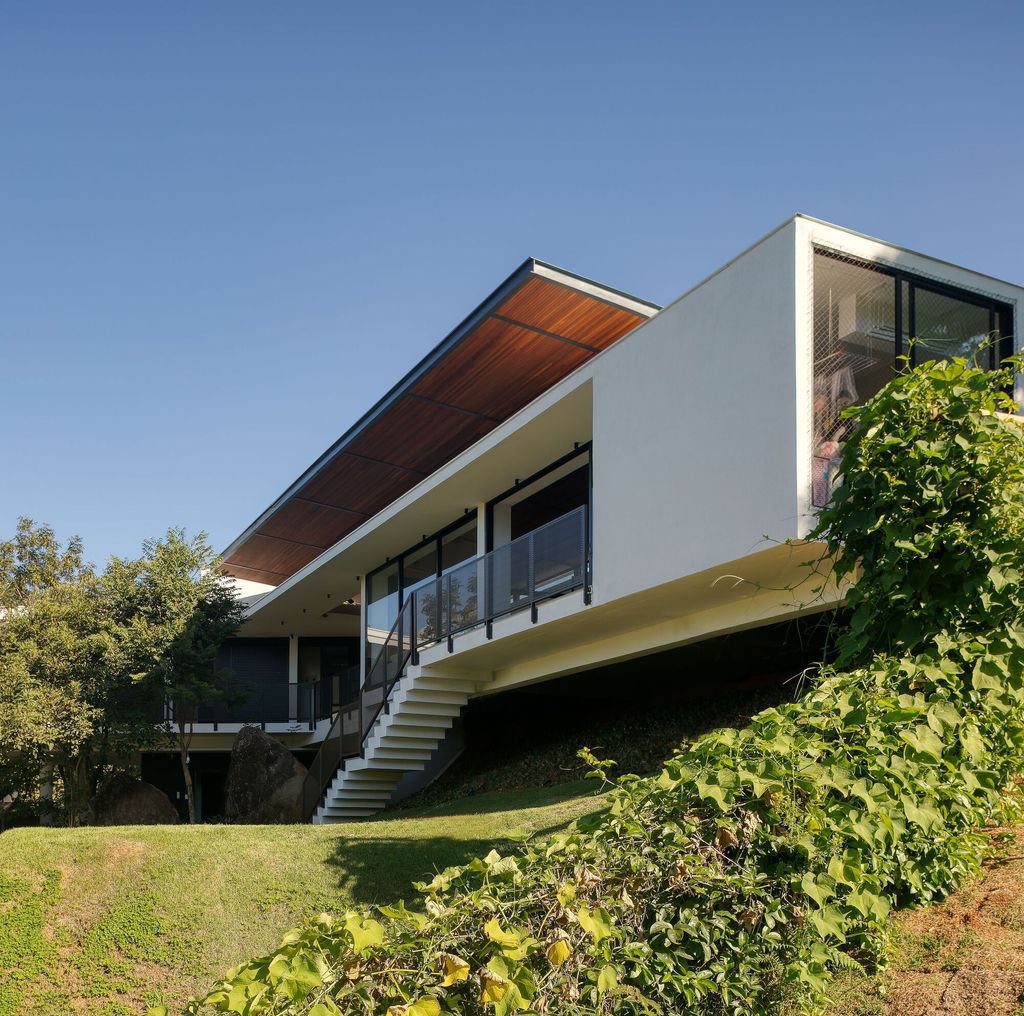 House of Stones with Stunning Views among Nature by TETRO Arquitetura