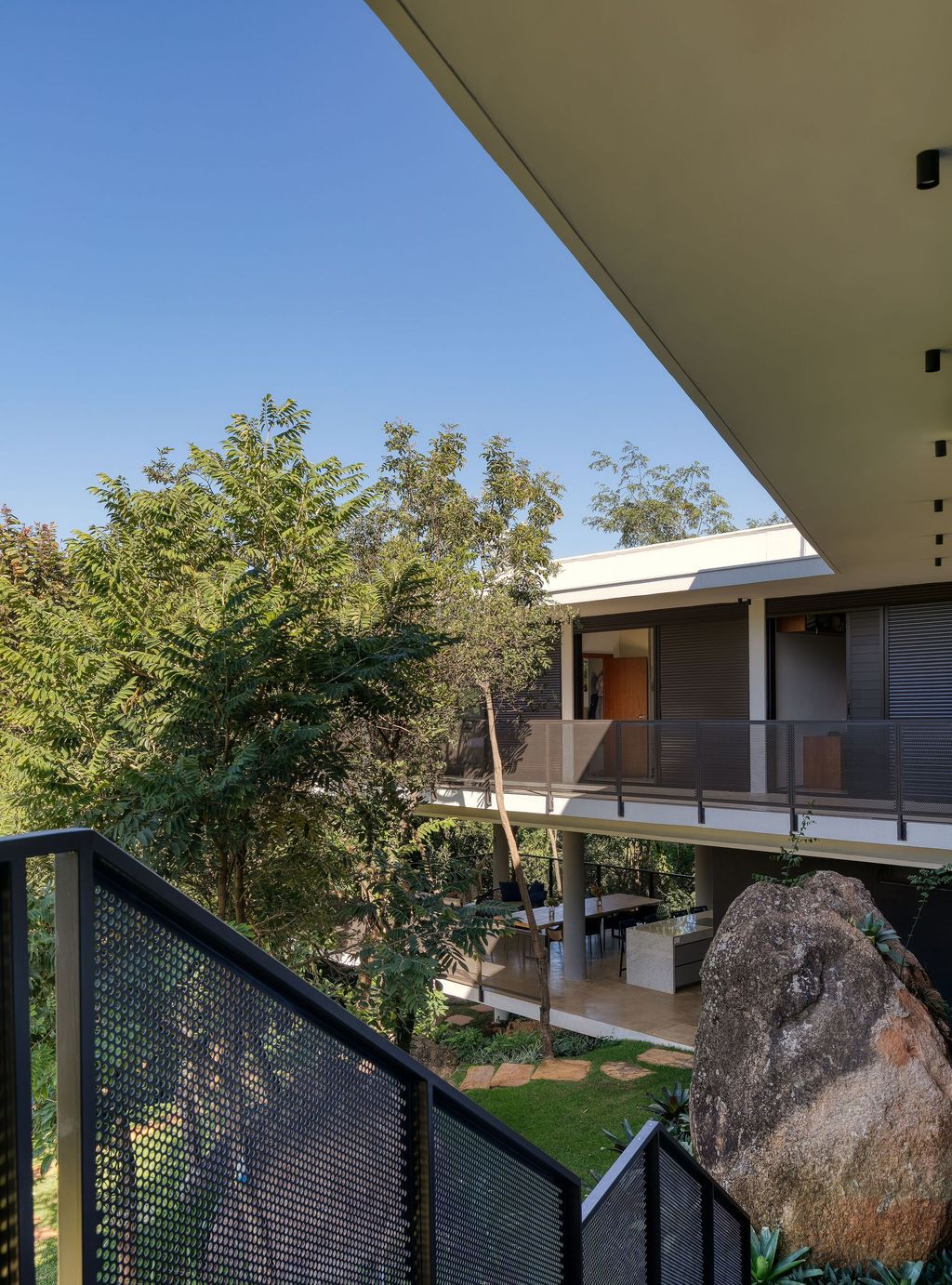 House-of-Stones-with-Stunning-Views-among-Nature-by-TETRO-Arquitetura-9