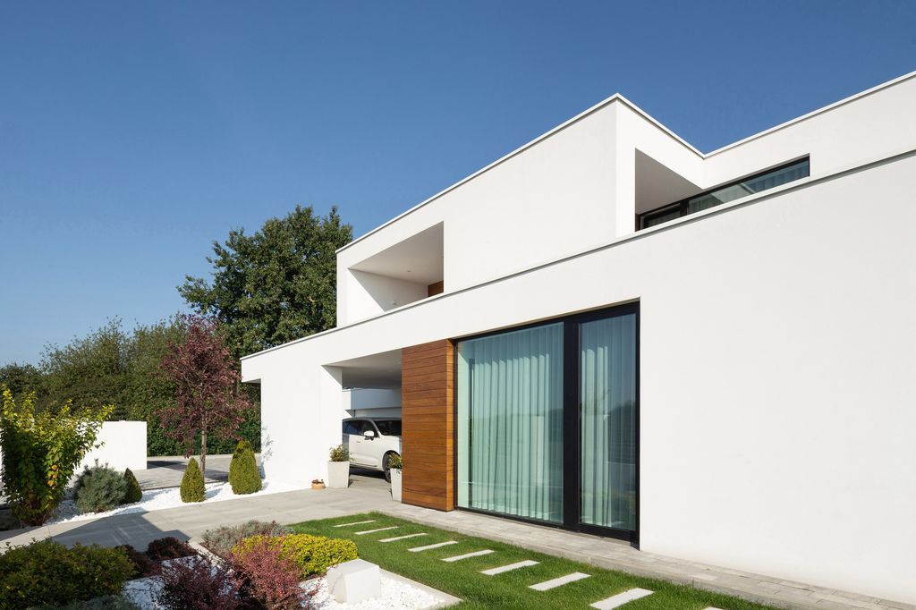 House-with-Niches-Combines-Elegant-White-Blocks-by-RS-Robert-Skitek-10
