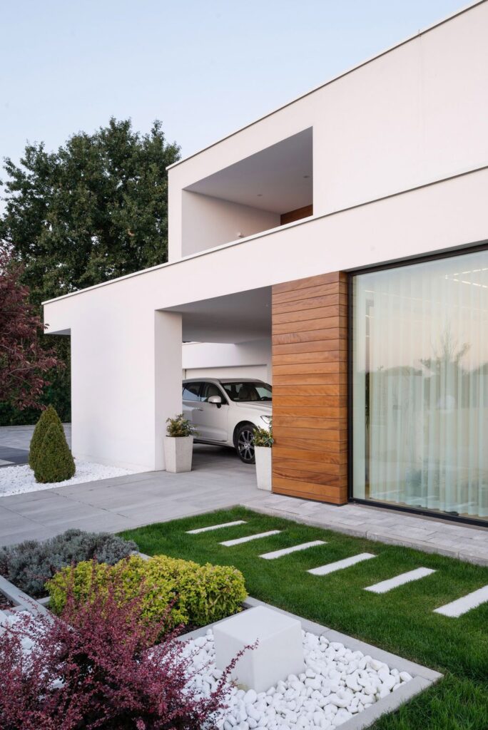House with Niches, Combines Elegant White Blocks by RS + Robert Skitek