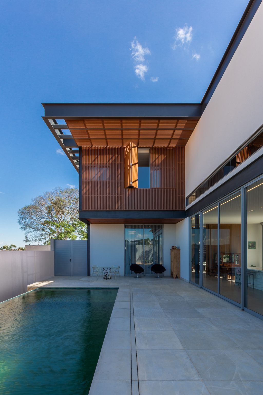 LM House, a practical and comfortable Home by João de Barro Arquitetura