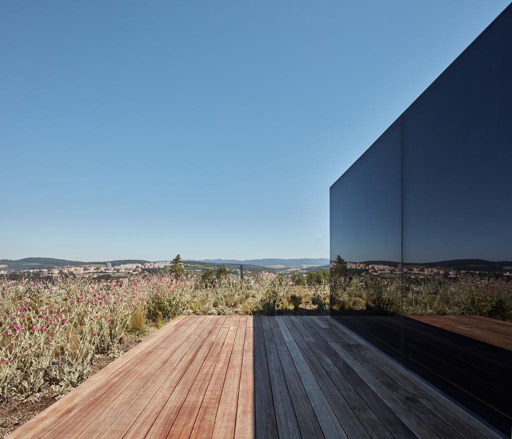 Lazy House Sits Between a Forest and a Valley by  Petrjanda/ Brainwork