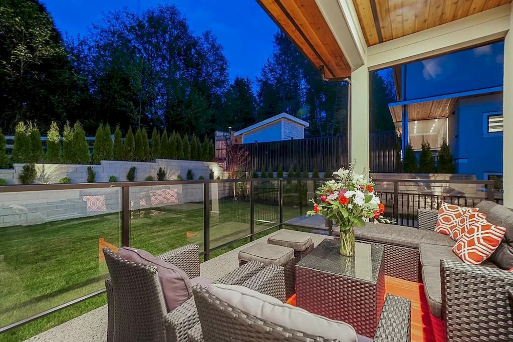 Listing-for-C3398000-Impressive-Modern-Surrey-Mansion-Offers-Functional-amp-Luxurious-Living-10