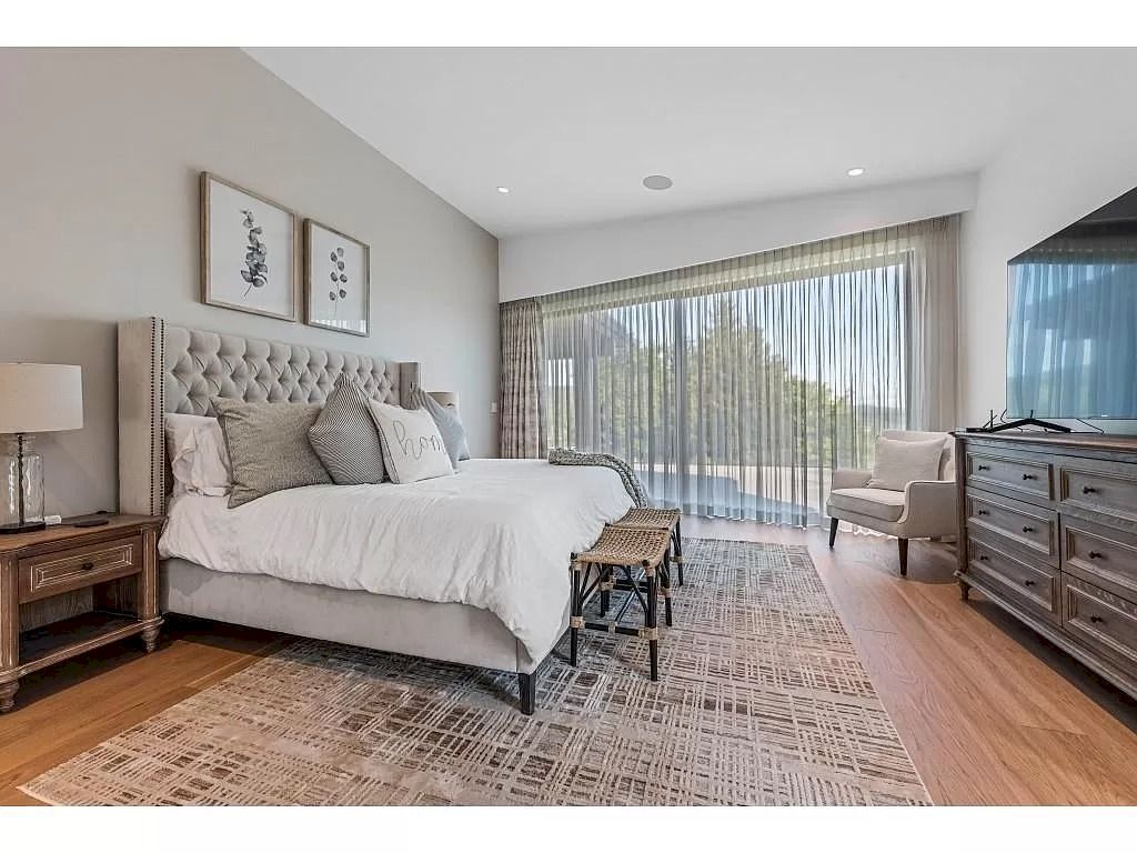 Live-in-Total-Comfort-Tranquility-at-C5000000-Beautiful-Abbotsford-Home-20