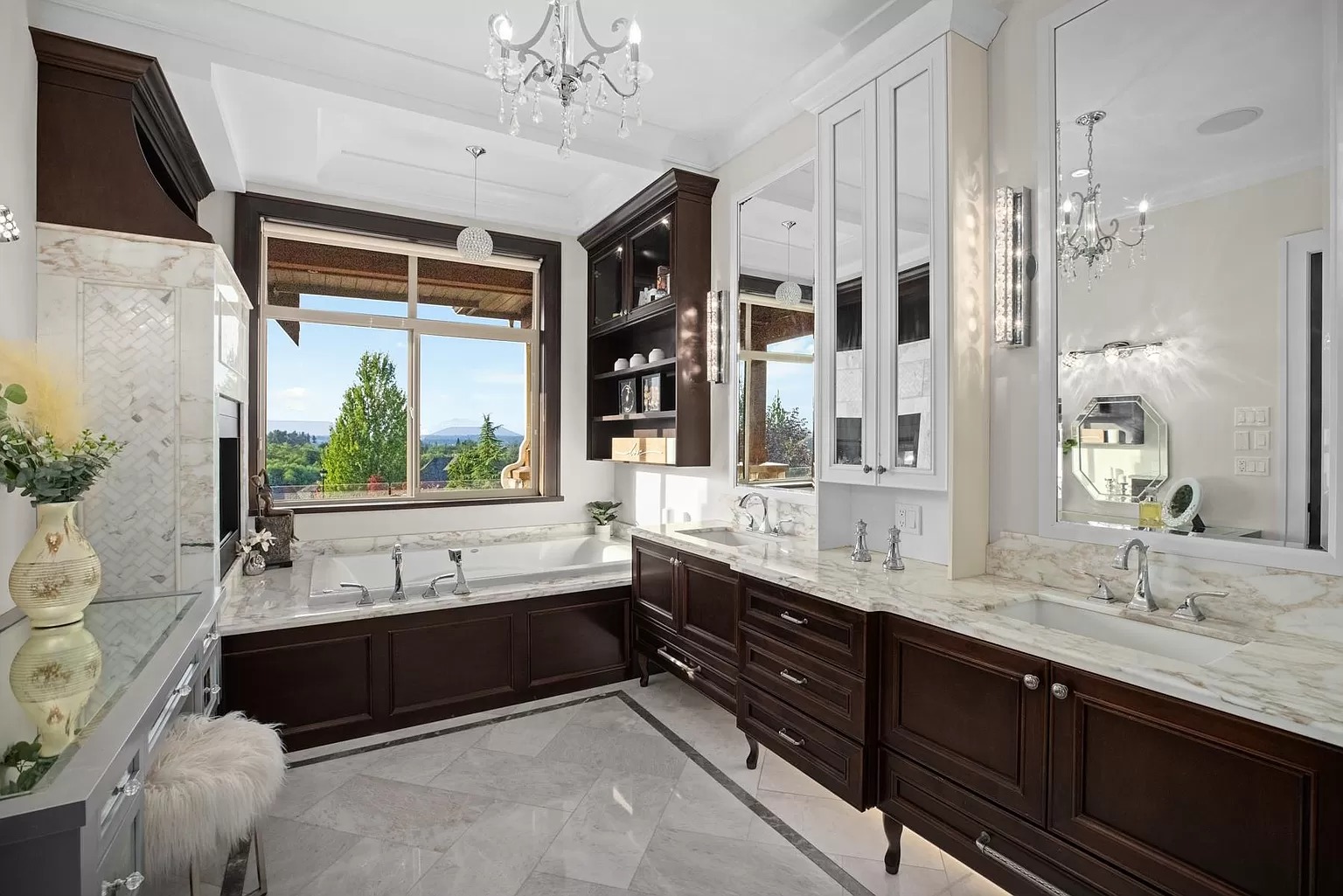 Luxurious-Whistler-Inspired-Mansion-in-Surrey-with-Panoramic-Mountain-Views-Asks-C4199000-13
