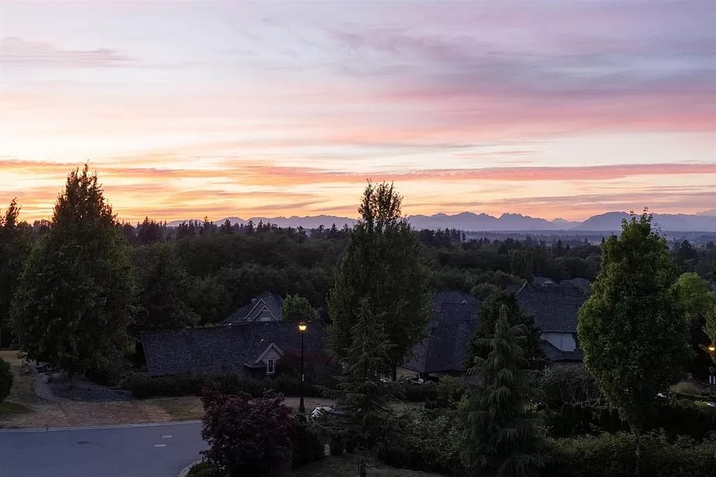 Luxurious-Whistler-Inspired-Mansion-in-Surrey-with-Panoramic-Mountain-Views-Asks-C4199000-15
