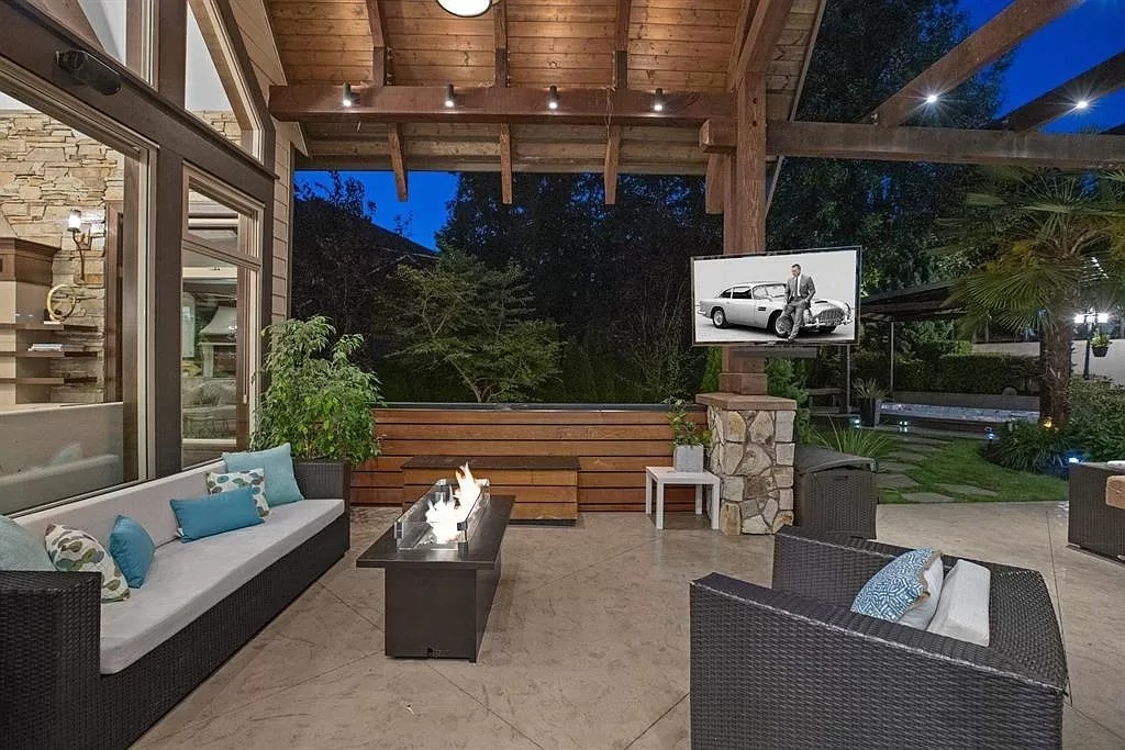 Luxurious-Whistler-Inspired-Mansion-in-Surrey-with-Panoramic-Mountain-Views-Asks-C4199000-18