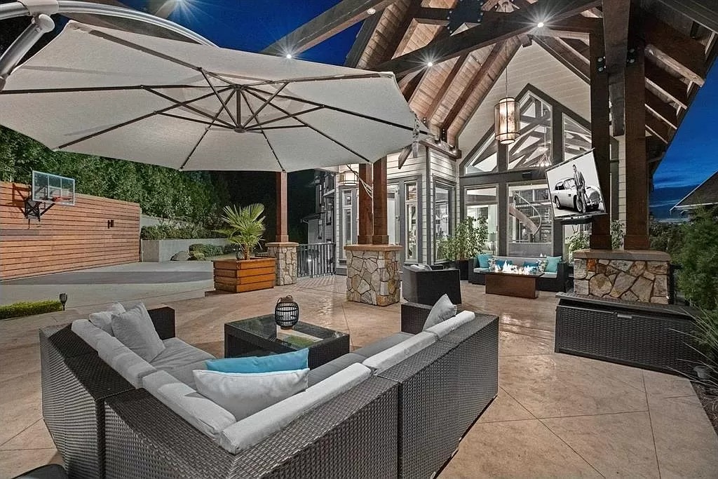 Luxurious-Whistler-Inspired-Mansion-in-Surrey-with-Panoramic-Mountain-Views-Asks-C4199000-34