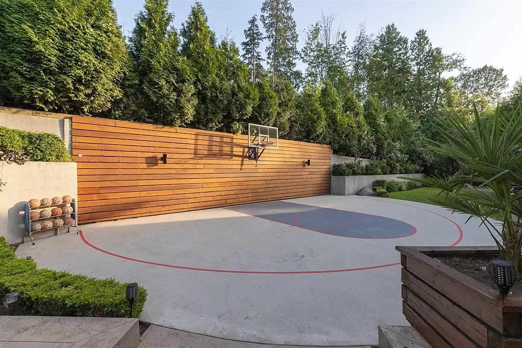The Luxurious Whistler-Inspired Mansion in Surrey is an amazing home now available for sale. This home is located at 2960 161a St, Surrey, BC V3Z 0Z8, Canada