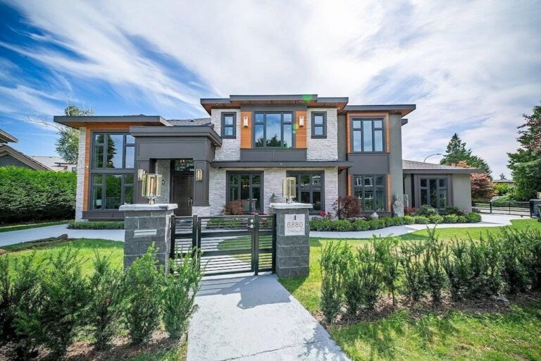 Luxury Immaculate Quality and Superb Craftsmanship Home in Richmond Prices at C$3,388,000