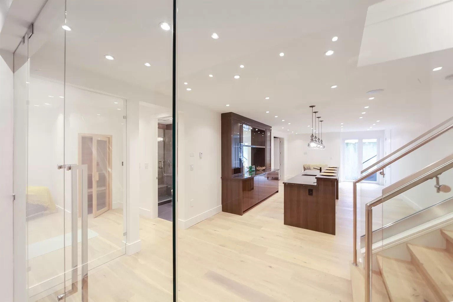 Luxury-Inspiration-Abounds-in-This-C4288000-Elegant-House-in-Burnaby-10
