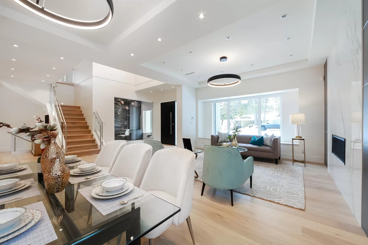Luxury-Inspiration-Abounds-in-This-C4288000-Elegant-House-in-Burnaby-15