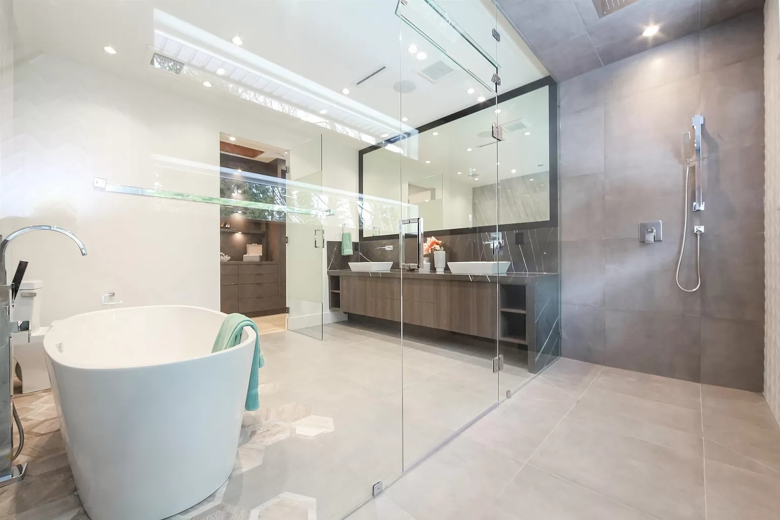 Luxury-Inspiration-Abounds-in-This-C4288000-Elegant-House-in-Burnaby-22