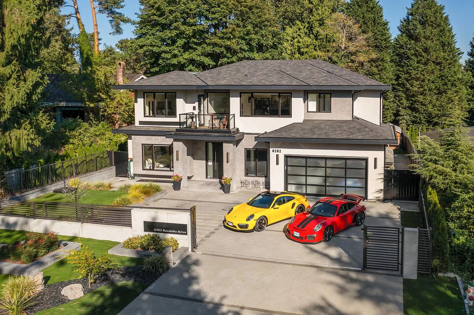 Luxury-Inspiration-Abounds-in-This-C4288000-Elegant-House-in-Burnaby-5