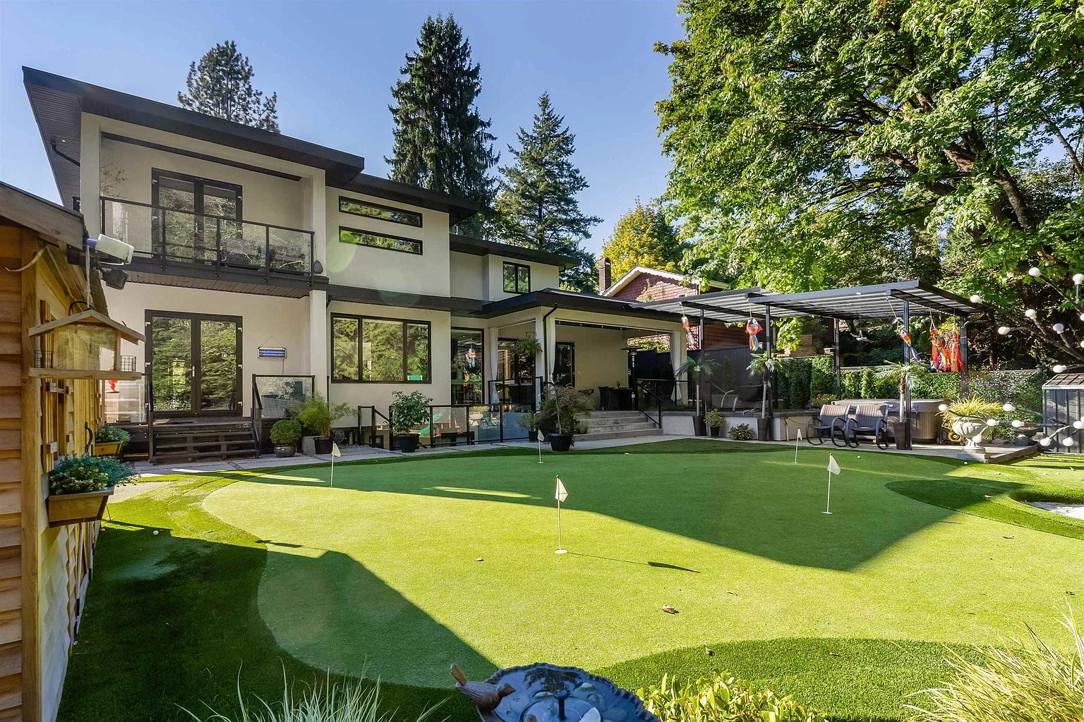 Luxury-Inspiration-Abounds-in-This-C4288000-Elegant-House-in-Burnaby-7