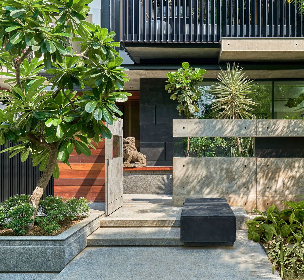 Monochrome House, Privacy, Openness in Modern style by DADA Partners