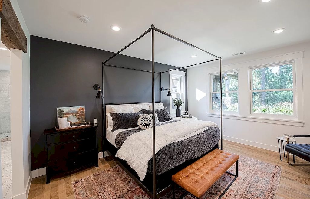 This minimalist bedroom has soft black walls and white bedding in casual linen, giving it a black-and-white color scheme that isn't at all austere. One thing to keep in mind if you're thinking of going black-and-white is that you need also incorporate some organic elements to prevent your area from becoming cold.