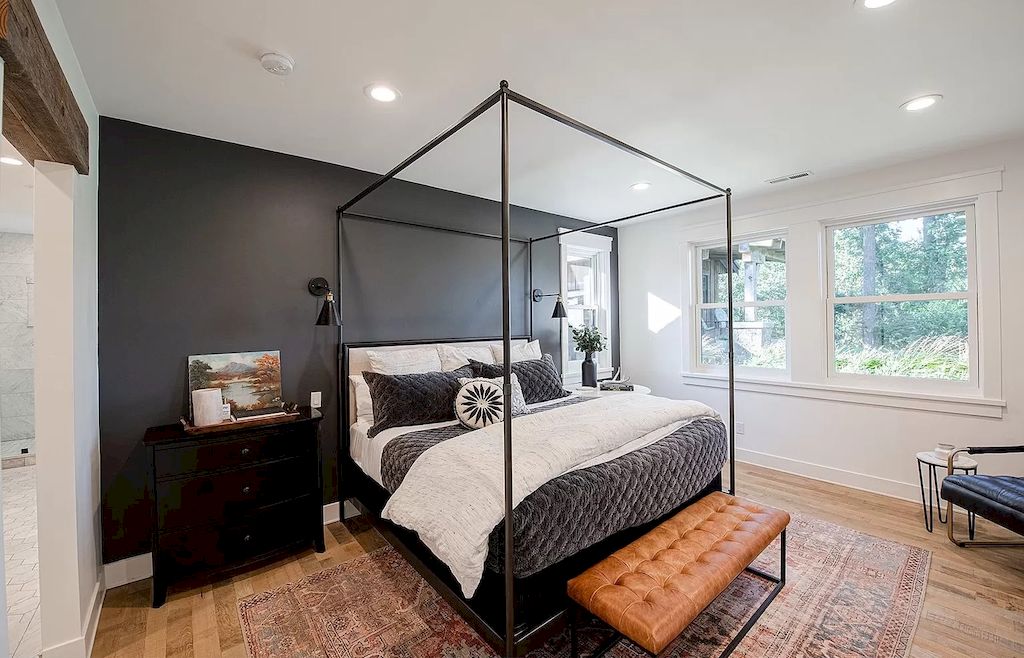 The small bedroom area is no longer a big obstacle to the design. The two colors white and black are chosen for the wall color, creating an extremely attractive century-old contrast. The bedroom has a small area that does not need to focus too much on sophisticated details when decorating. A canopy bed with velvet bedding and a black 3-drawers nightstand creates a perfectly functional bedroom design. 