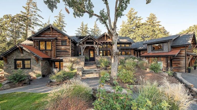 Mountain Chic Home in Oregon with the Ultimate Nature-Inspired Design Asks for $4,200,000