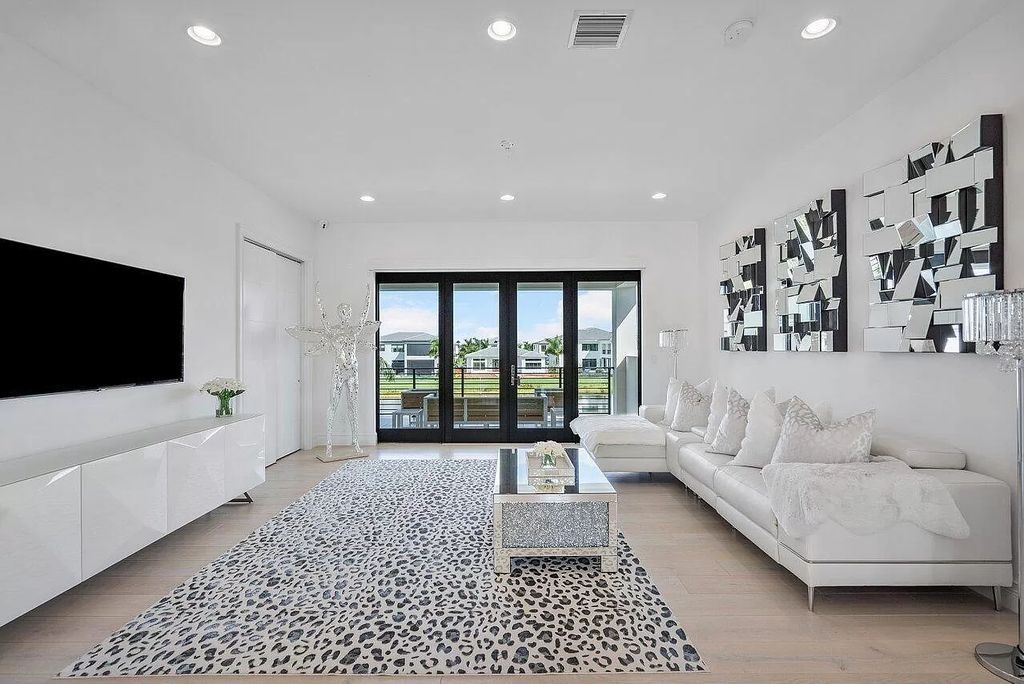 New-Transitional-Contemporary-Home-with-Lake-View-in-Boca-Raton-offered-at-3500000-20