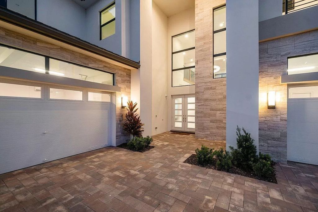 New-Transitional-Contemporary-Home-with-Lake-View-in-Boca-Raton-offered-at-3500000-23