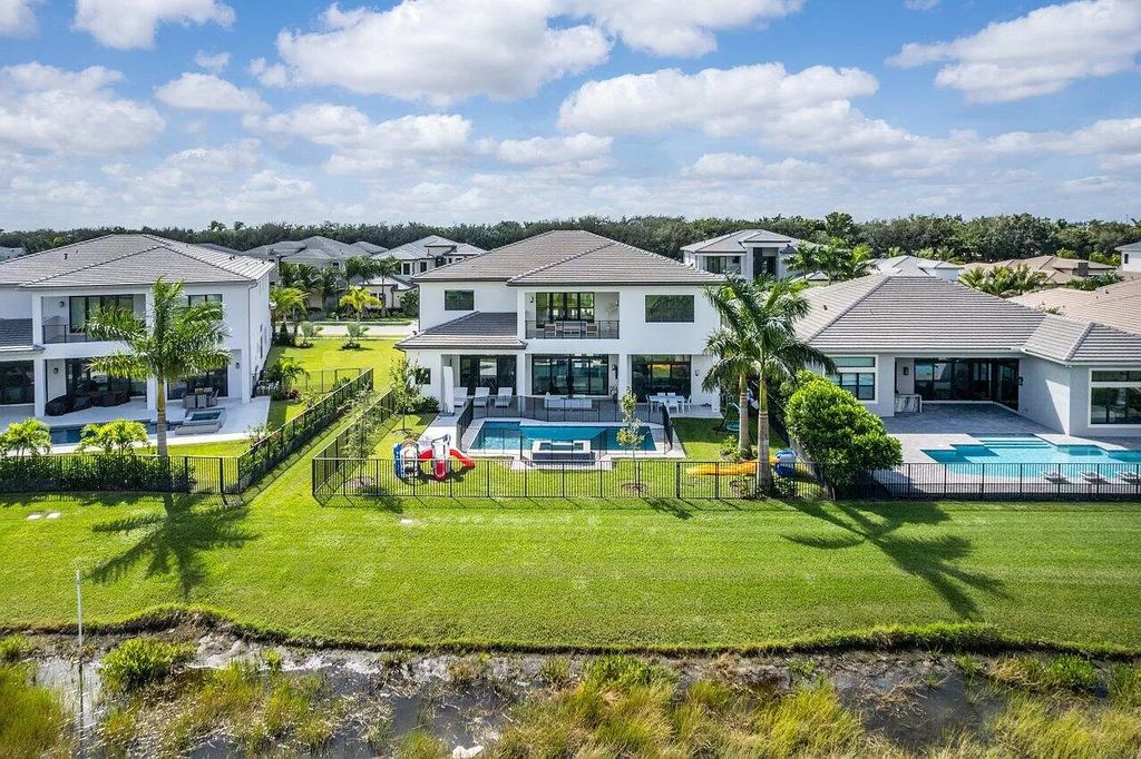 New-Transitional-Contemporary-Home-with-Lake-View-in-Boca-Raton-offered-at-3500000-27
