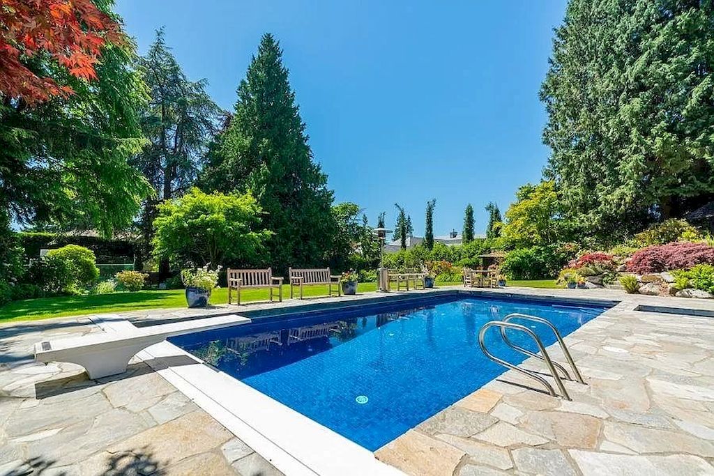 Palatial-Inviting-Tudor-Mansion-in-West-Vancouver-Lists-for-C14800000-29