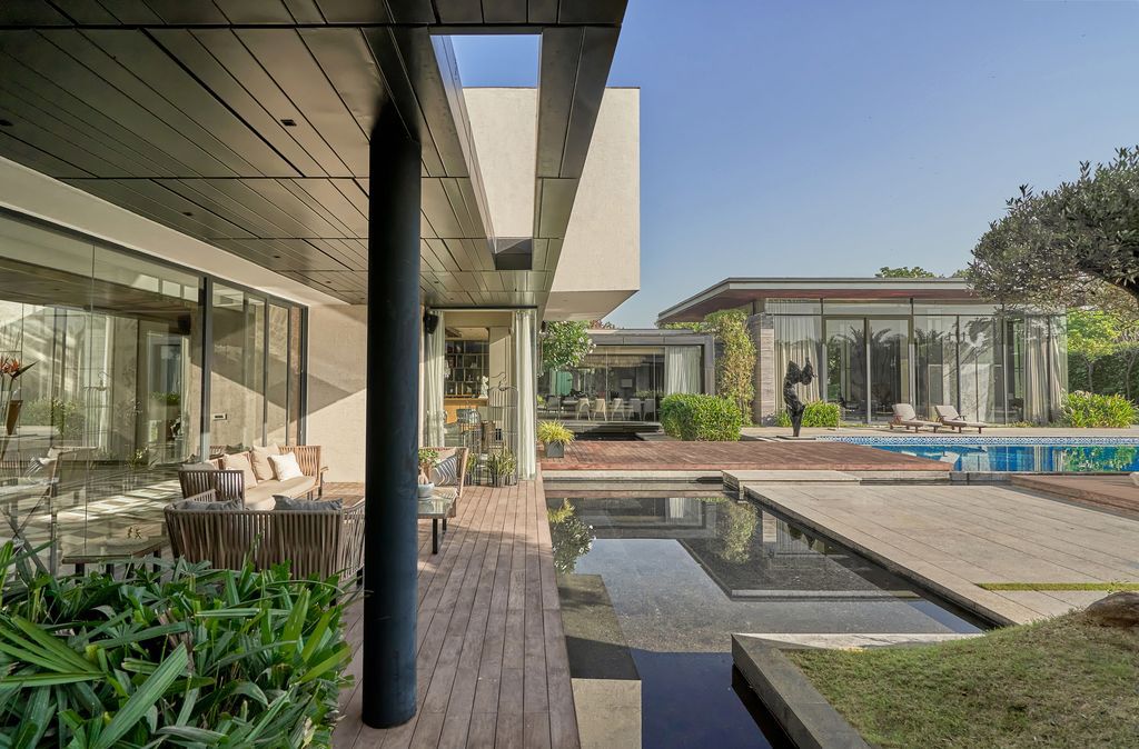 Porch House, luxury Home with Nature harmony in India by DADA Partners