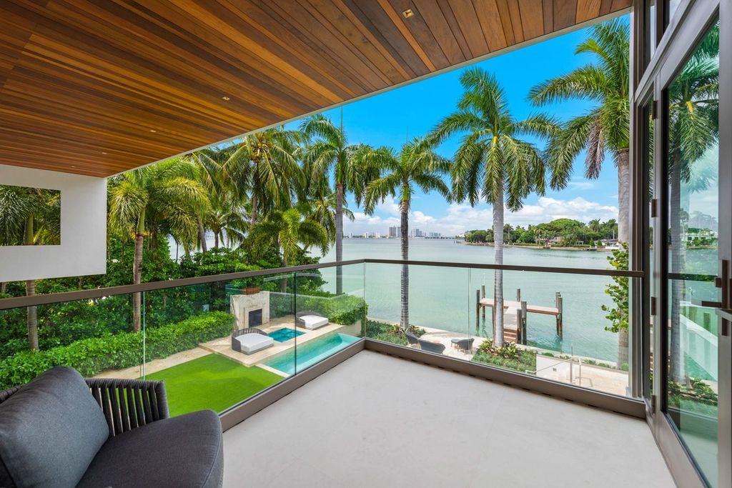 Prestigious-North-Bay-Road-Modern-Waterfront-Home-in-Miami-Beach-hits-Market-for-42000000-26