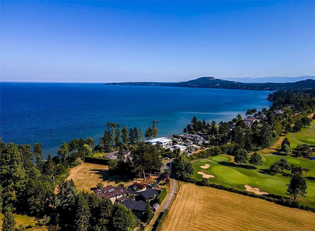 Spectacular-Beachfront-Estate-in-Saanich-with-Breathtaking-Views-Asks-for-C5450000-18-1